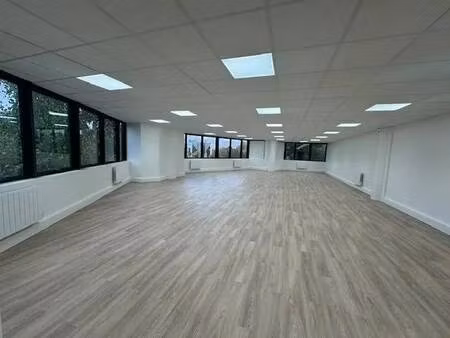location bureaux 180 m²