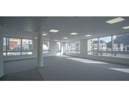 location bureaux 212 m² à 485 m²
