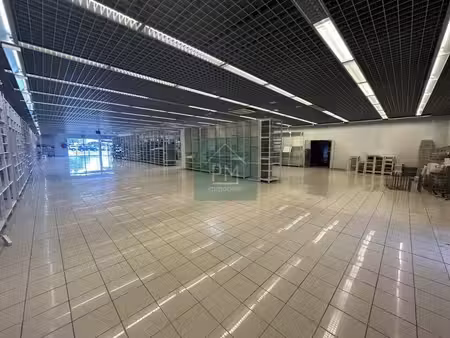 location commerce neuville-ferrières 76270 1059m²