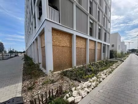 location commerce 175 m²