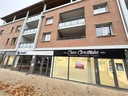location commerce 122 m²