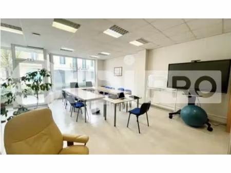 location commerce 90 m²