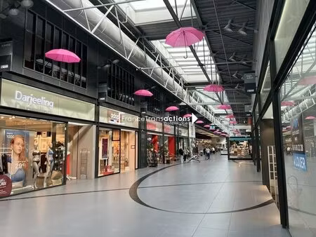 location commerce 98 m²