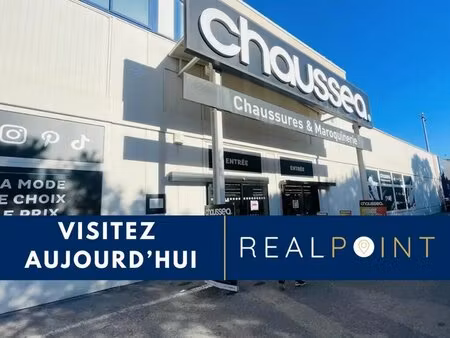 location commerce 912 m²