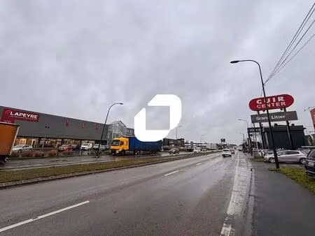 location commerce 1 500 m²