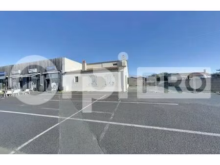 location commerce 154 m²