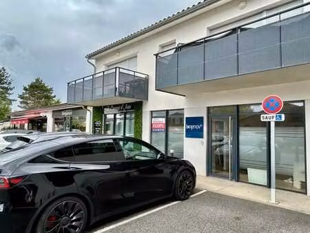 location commerce 123 m²