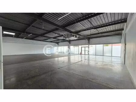 location commerce 800 m²