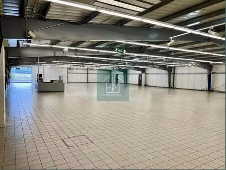 location commerce 800 m²