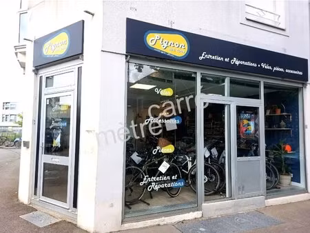 location commerce 75 m²