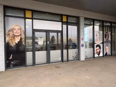 location commerce 115 m²