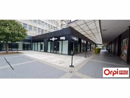 location commerce 143 m²