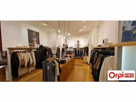 location commerce 145 m²