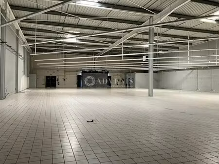 location commerce 1 743 m²
