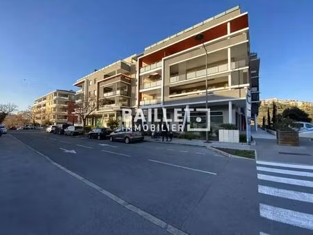 location commerce 240 m²