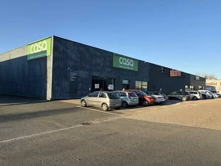 location commerce 690 m²