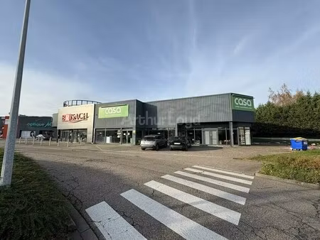 location commerce 1 005 m²