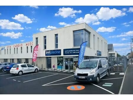 location commerce 344 m²