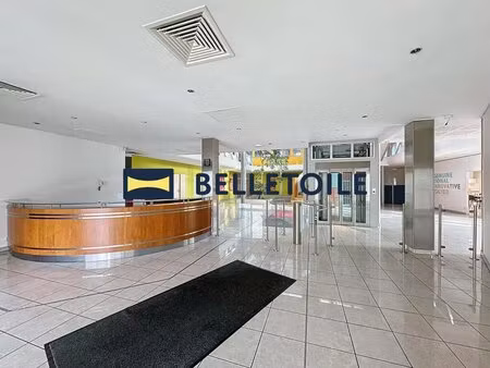 location bureaux 2 450 m²