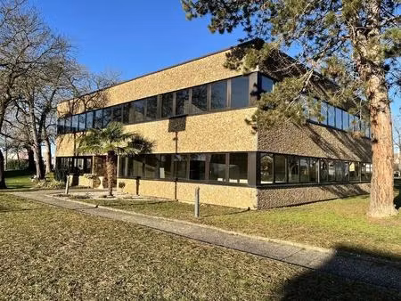 location bureaux 136 m² à 378 m²