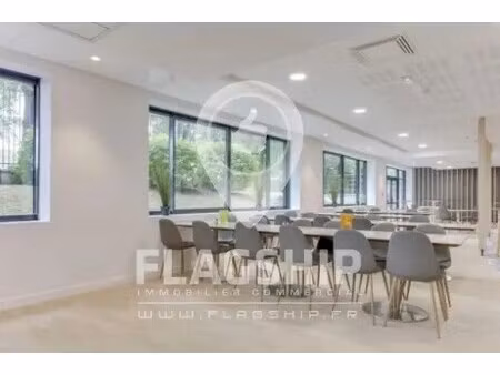 location bureaux 250 m²