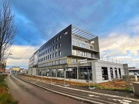 location bureaux 71 m² à 4 813 m²