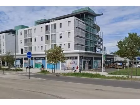 location commerce 318 m²