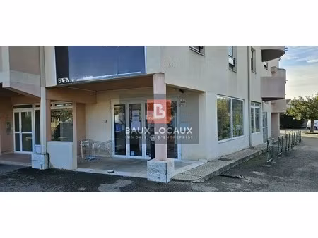 location commerce 120 m²