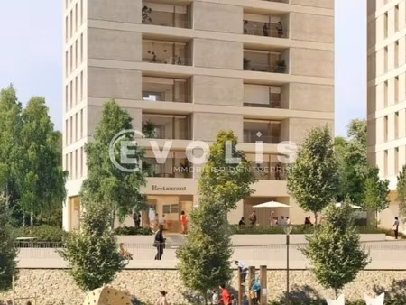 location commerce 108 m²