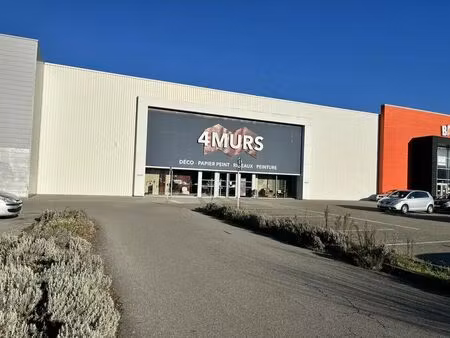 location commerce 1 656 m²