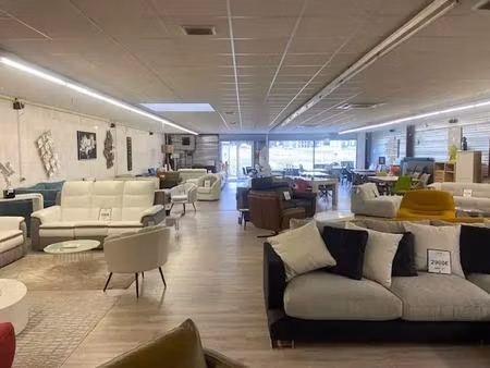 location commerce 400 m² à 700 m²