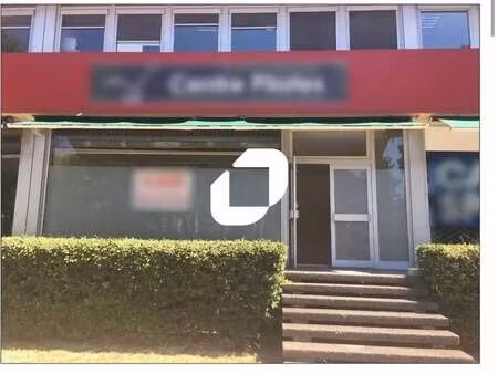 location commerce 137 m²