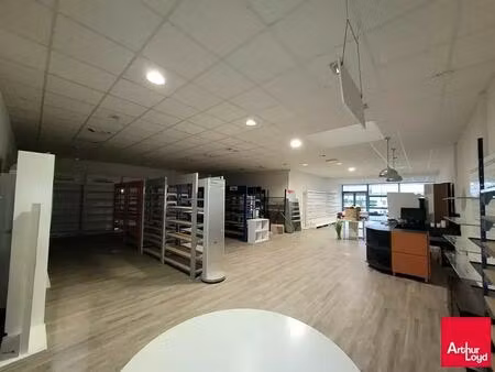 location commerce 220 m²