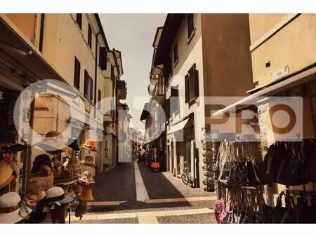 location commerce 27 m²