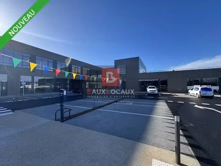 location commerce 153 m²