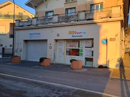 location commerce 135 m²