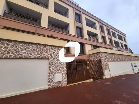 location commerce 60 m² à 190 m²