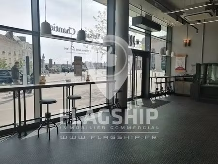 location commerce 377 m²