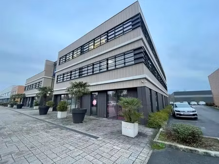 location bureaux 46 m² à 810 m²