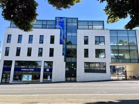 location bureaux 240 m²