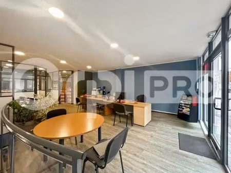 location commerce 105 m²