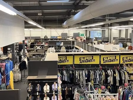 location commerce 832 m²