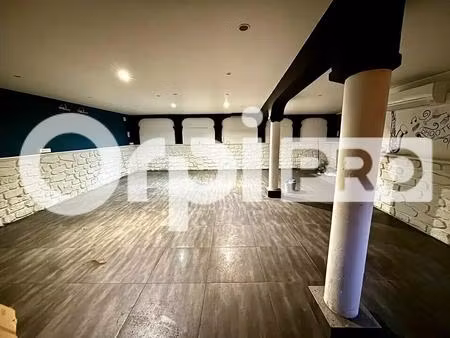 location commerce 70 m²