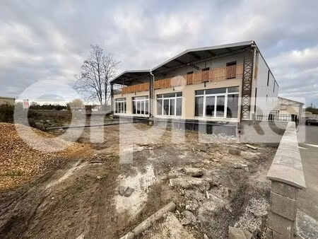 location commerce 307 m²