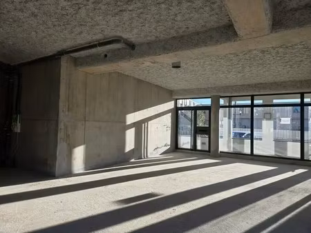 location commerce 89 m²