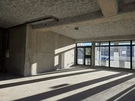 location commerce genas 69740 89m²