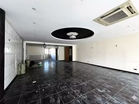 location commerce 165 m²