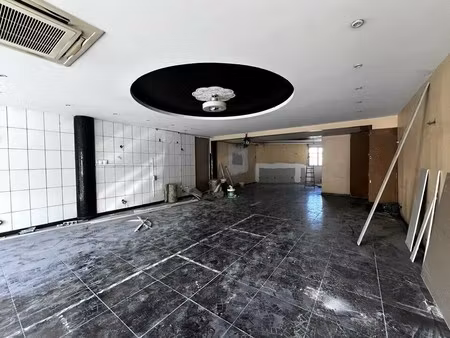 location commerce 99 m²