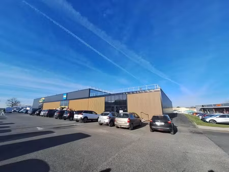 location commerce langon 33210 572m²