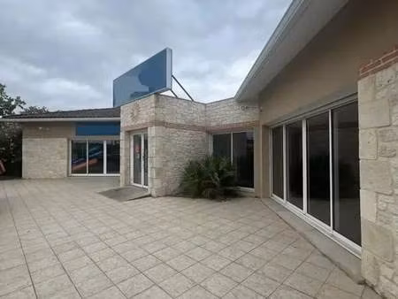 location commerce 262 m²